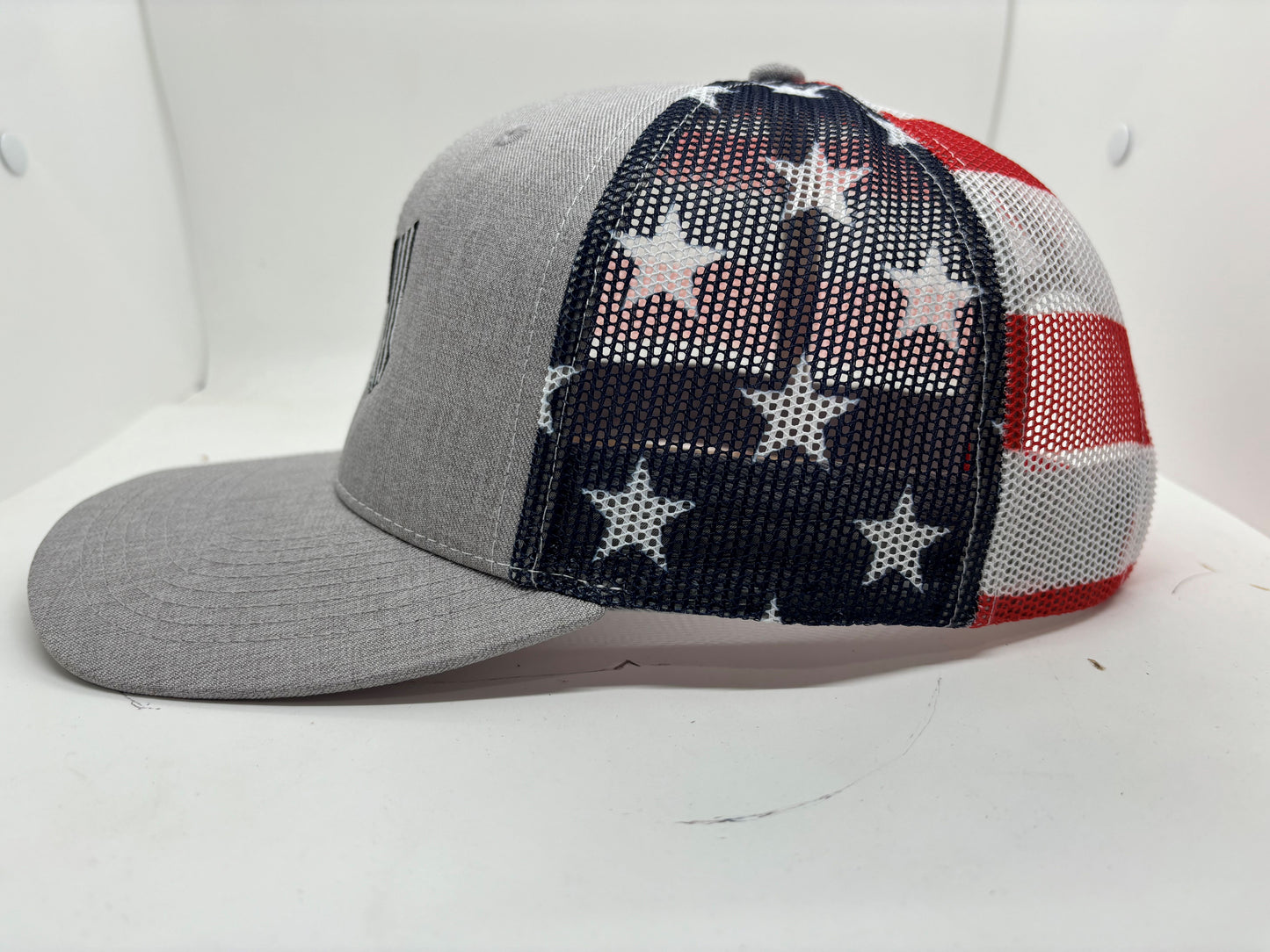 TRUMP TRUCKER FLAG HAT